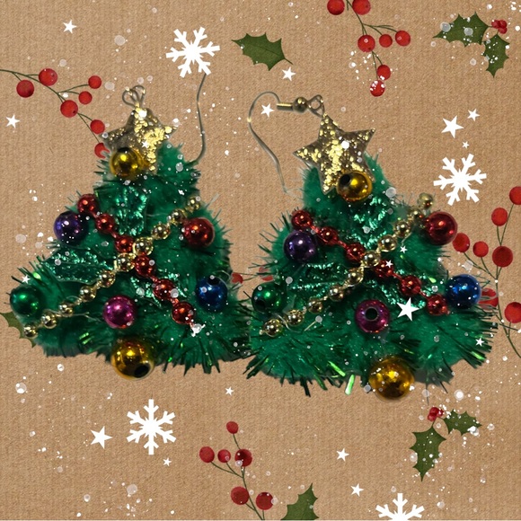 NEW Christmas 🎄 Tree Earrings - Picture 3 of 6